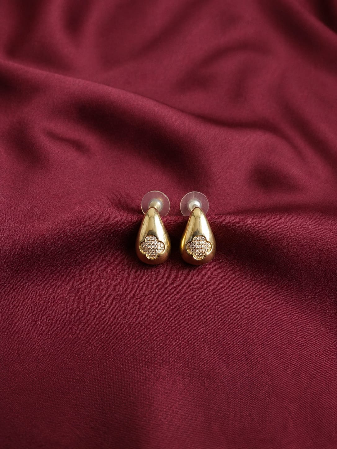 Golden Raindrop-Shaped Earring
