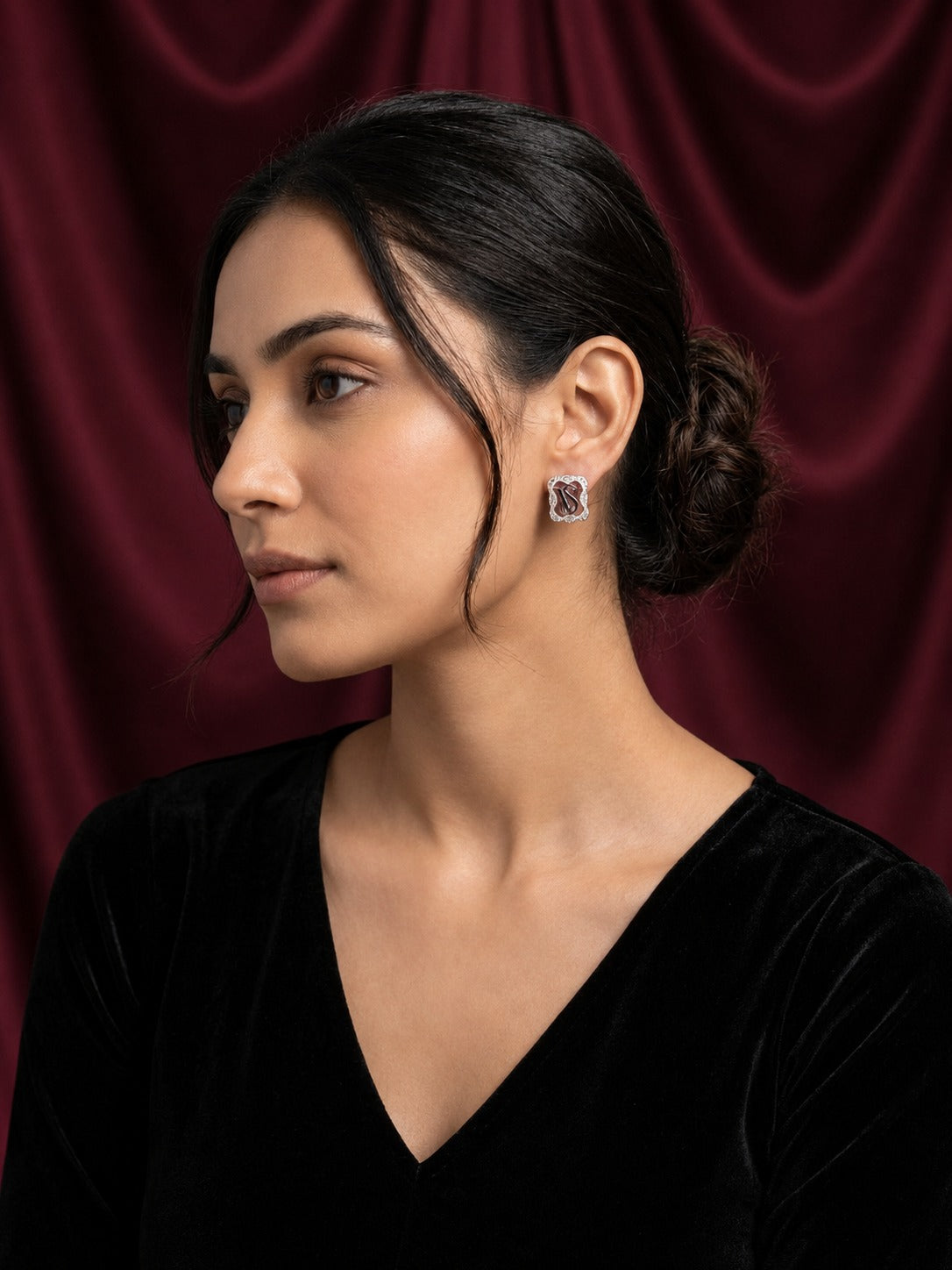 VS engraved earring