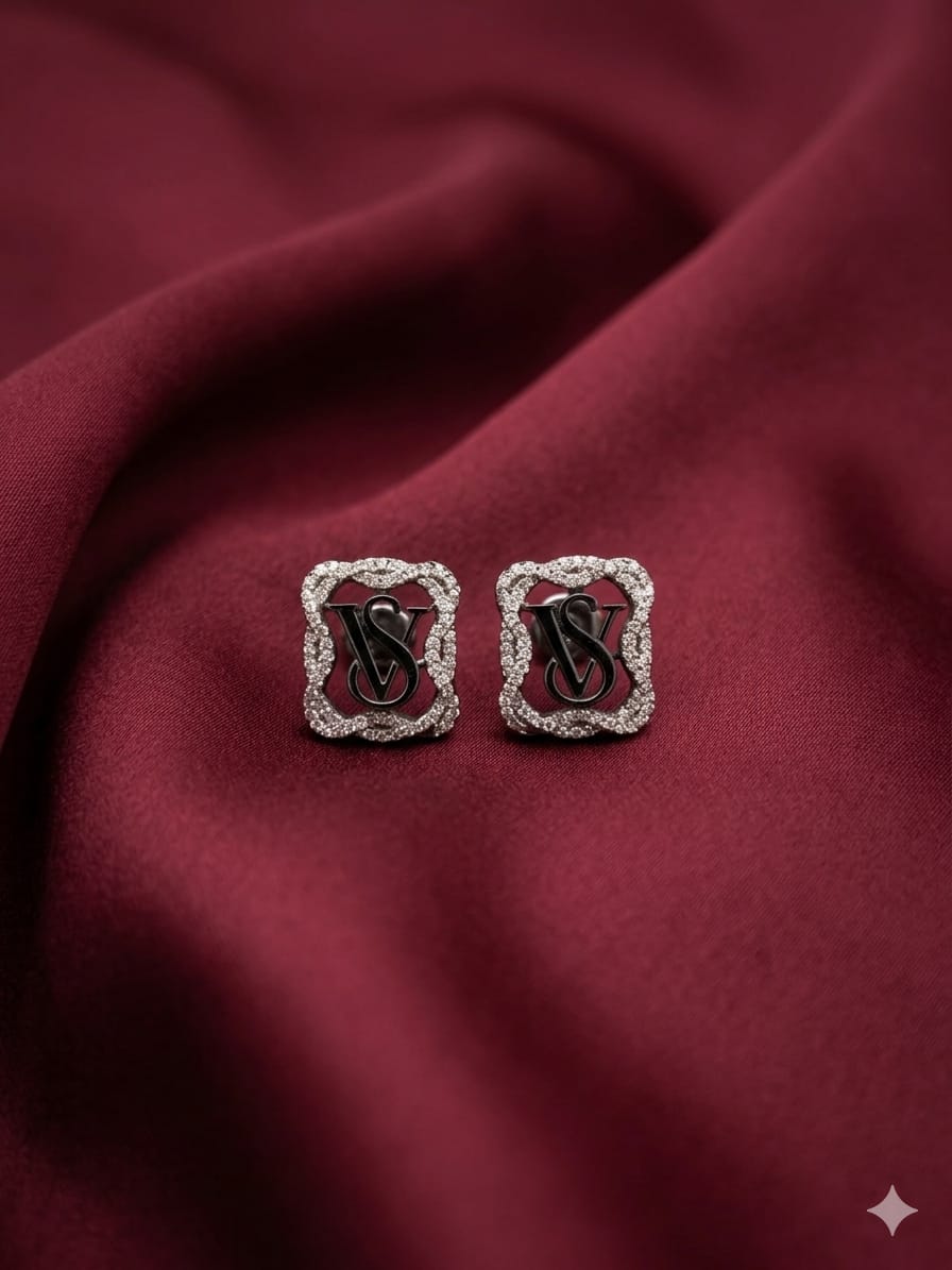 VS engraved earring